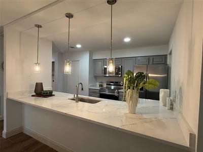 /international/us/2761-stonecreek-drive-carrollton-tx-110100217814/
