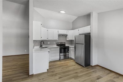 /international/us/1570-wheelock-lane-saint-paul-mn-110097350699/