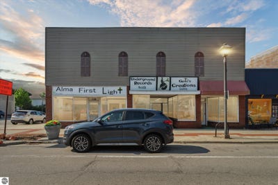 /international/us/124-e-superior-street-alma-mi-110100593959/