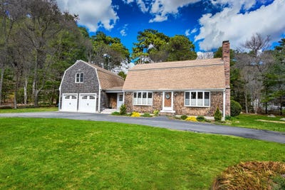 /international/us/18-fox-lane-west-falmouth-ma-110107489813/