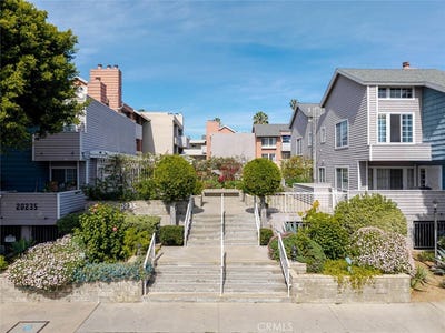 /international/us/20235-keswick-street-winnetka-ca-110108503802/