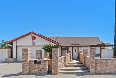 /international/us/233-southshore-lake-elsinore-ca-110106719444/