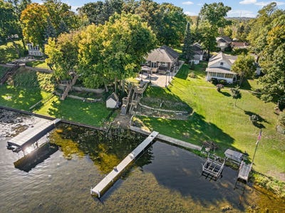 /international/us/42071-n-old-lake-avenue-antioch-il-110120423844/