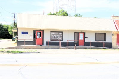 /international/us/101-e-wallace-street-san-saba-tx-110099700770/