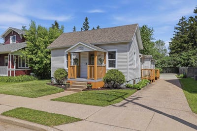 /international/us/1732-briggs-street-stevens-point-wi-110108442688/
