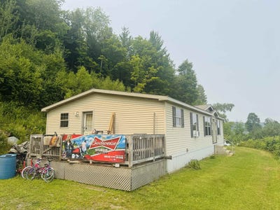 /international/us/670-simino-lane-irasburg-vt-110096744202/?lang=fr