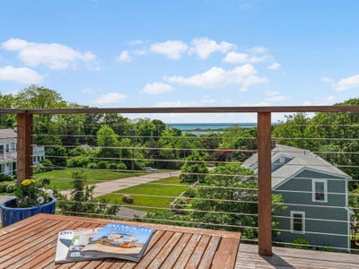 /international/us/50-view-crest-drive-falmouth-ma-110100308265/