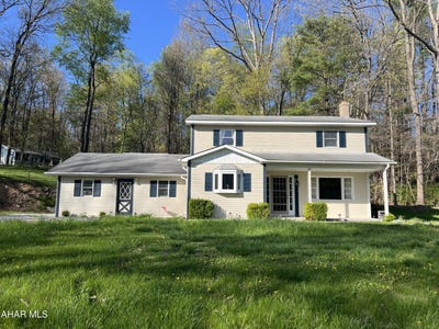 /international/us/2742-pennington-road-tyrone-pa-110095946736/?lang=en