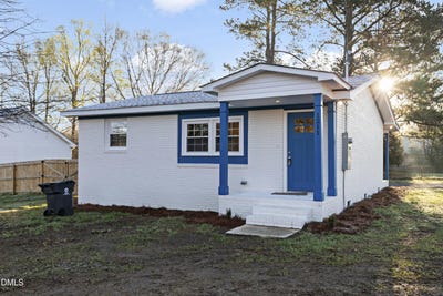 /international/us/1211-s-1st-street-lillington-nc-110106677356/