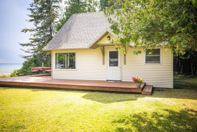 /international/us/11297-e-beach-rd-naubinway-mi-110119620568/
