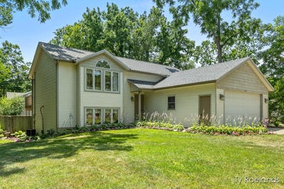 /international/us/1704-summit-street-holland-mi-110100986939/