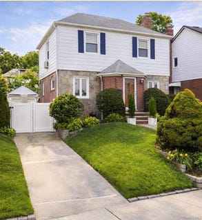 /international/us/7321-182nd-street-fresh-meadows-ny-110106467621/