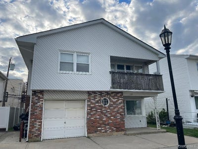 /international/us/137-pacific-boulevard-long-beach-ny-110108099681/