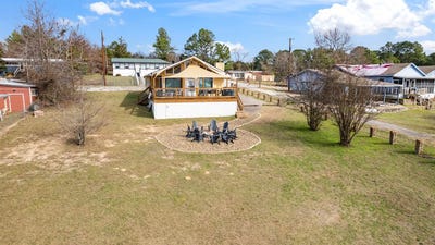 /international/us/21820-royal-forest-drive-frankston-tx-110097581413/
