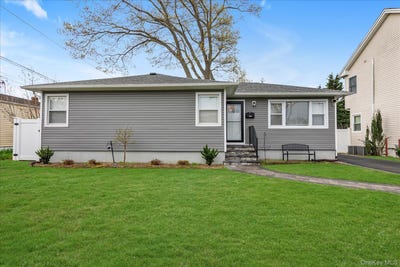 /international/us/3604-locust-avenue-seaford-ny-110107518123/