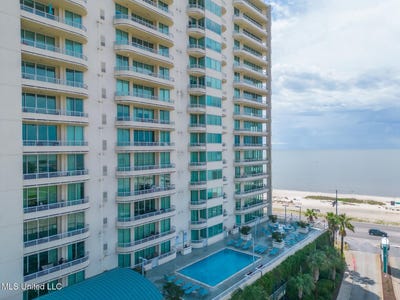 /international/us/2060-beach-boulevard-biloxi-ms-110099860908/