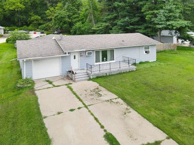 /international/us/301-n-9th-street-eddyville-ia-110101149498/