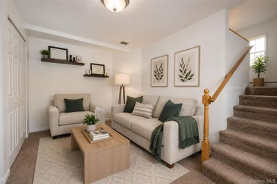 /international/us/18-green-place-south-setauket-ny-110108616581/