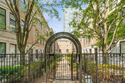 /international/us/1738-s-indiana-avenue-chicago-il-110107666310/