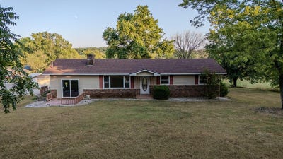 /international/us/130-church-street-bradleyville-mo-110101433901/