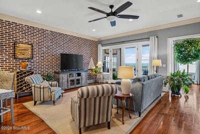 /international/us/107-broad-street-darien-ga-110108873864/