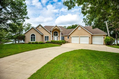 /international/us/9284-e-court-eleven-effingham-il-110105319588/