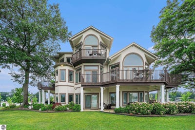 /international/us/265-lakeshore-drive-battle-creek-mi-110105975648/