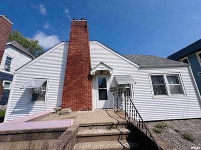 /international/us/214-w-mcdonough-street-macomb-il-110103354853/