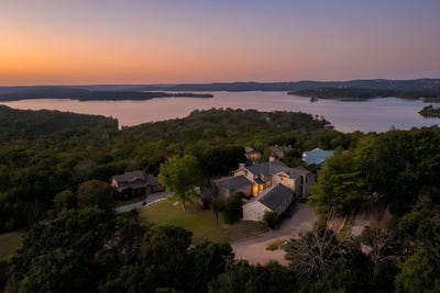 /international/us/14-dalton-circle-branson-mo-110108548237/
