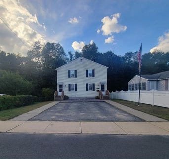 /international/us/457-charlton-st-southbridge-ma-110110297234/