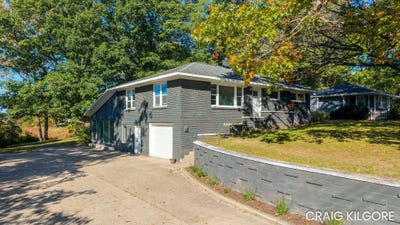 /international/us/16597-152nd-avenue-spring-lake-mi-110120487623/