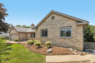 /international/us/12122-220th-avenue-bristol-wi-110101145904/