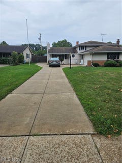 /international/us/25185-fawn-drive-north-olmsted-oh-110109954494/