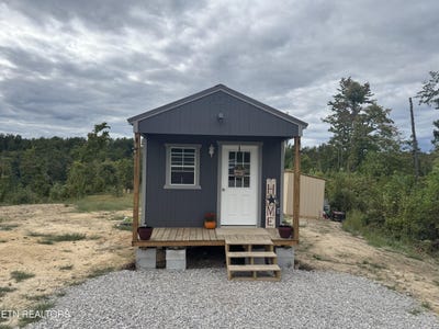 /international/us/149-aspen-heights-drive-jamestown-tn-110110369244/