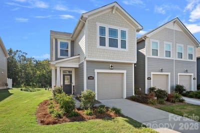 /international/us/18048-pear-hawthorne-drive-huntersville-nc-110120093937/