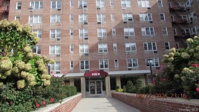 /international/us/4-sadore-lane-yonkers-ny-110120014380/