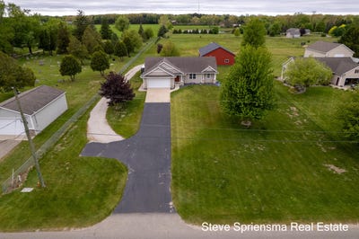 /international/us/12717-60th-avenue-allendale-mi-110108026168/