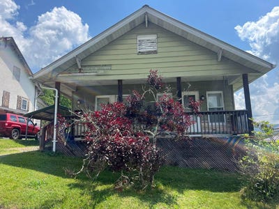 /international/us/228-poplar-st-rainelle-wv-110100475648/