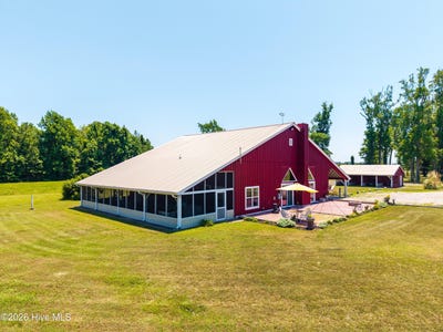/international/us/158-blue-heron-boulevard-hertford-nc-110108380644/