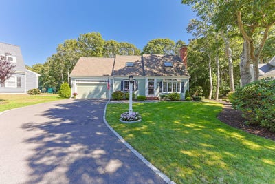 /international/us/12-coastal-lane-hyannis-ma-110110303719/