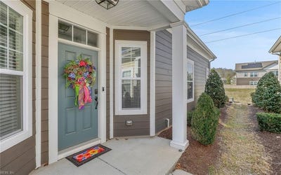 /international/us/449-heartfield-drive-chesapeake-va-110107016655/