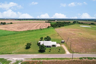 /international/us/1465-county-road-436-thrall-tx-110109715842/