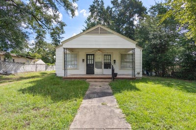 /international/us/1101-hackberry-street-nacogdoches-tx-110110169616/
