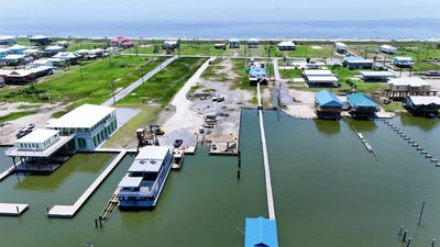 /international/us/1979-highway-1-lot-c-grand-isle-la-110109548437/