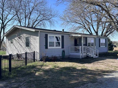/international/us/701-e-hoch-st-moundridge-ks-110106801161/