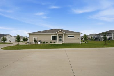 /international/us/1458-primrose-drive-se-altoona-ia-110109169468/