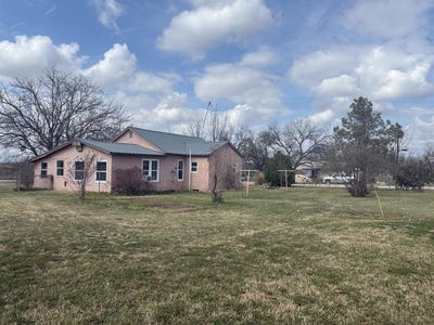 /international/us/111-lamar-street-graham-tx-110106234374/