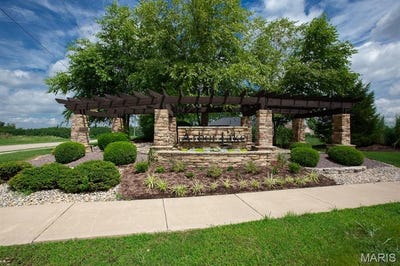 /international/us/3717-n-arbor-lake-drive-edwardsville-il-110096723211/