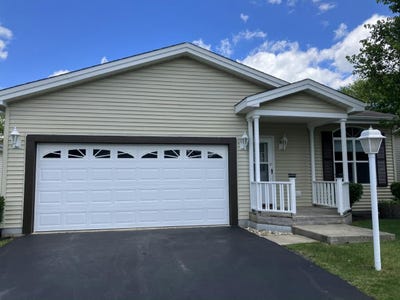 /international/us/241-rodeo-drive-grayslake-il-110108877547/