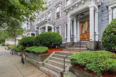 /international/us/182-bowen-street-providence-ri-110108477783/